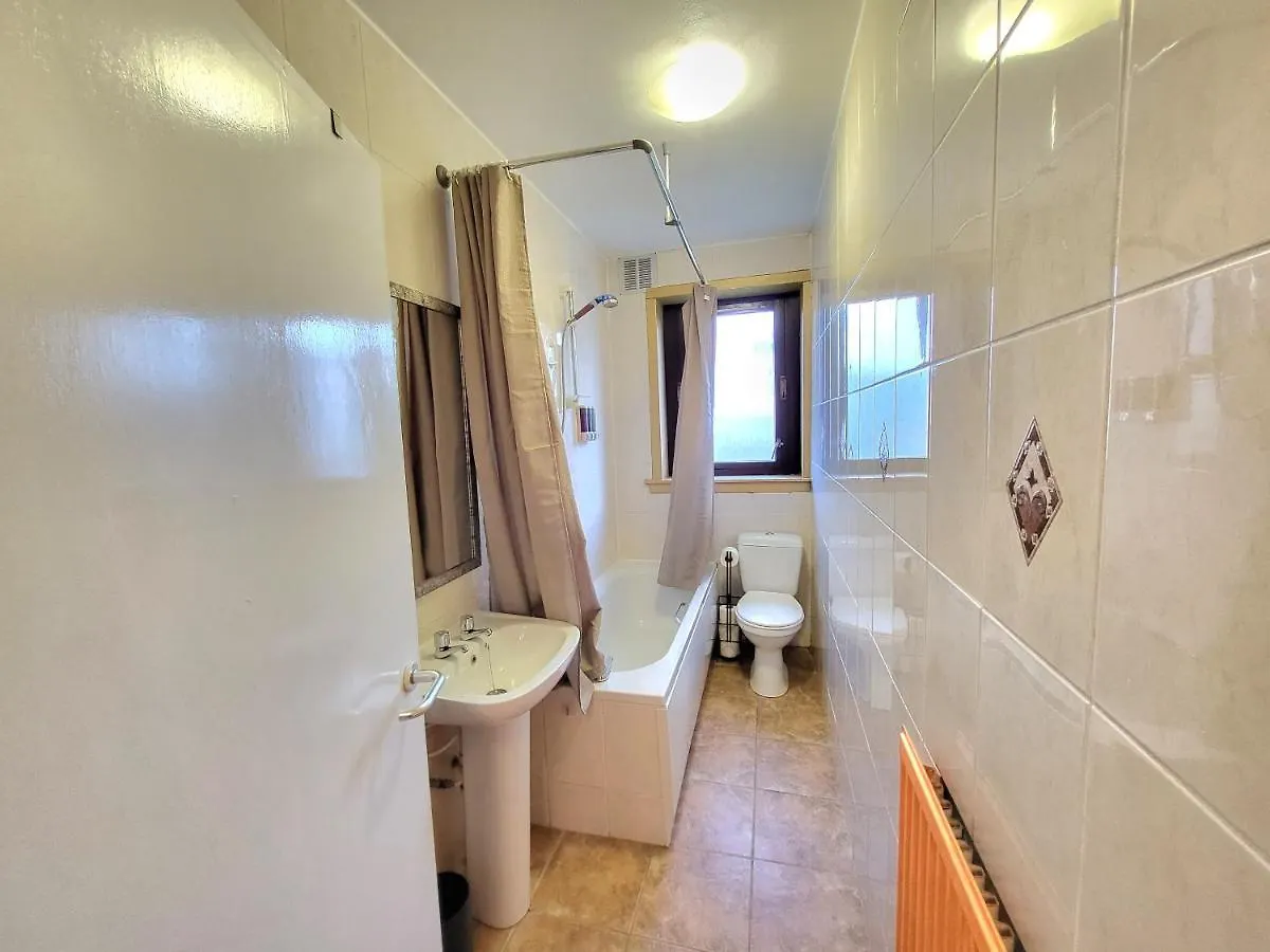 Apartment 3 Bedroom Aprtmt At Sensational Stay Serviced Accommodation Aberdeen- Froghall Avenue