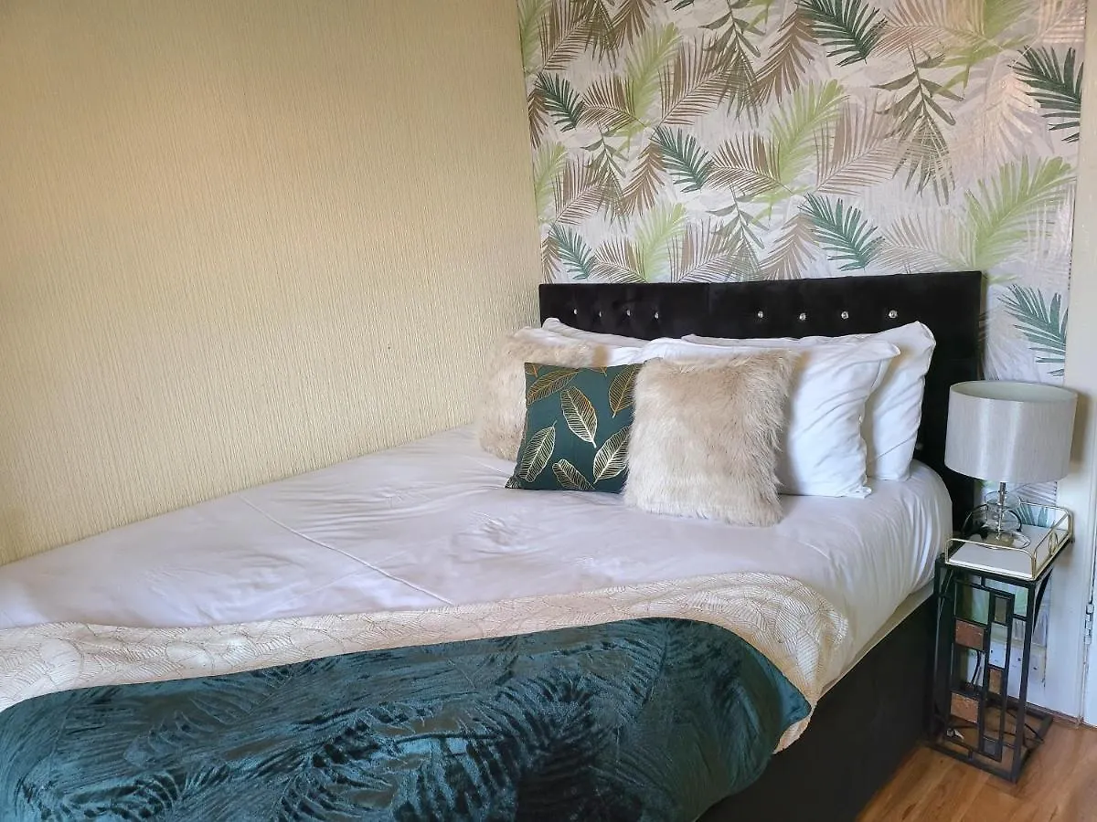 Apartment 3 Bedroom Aprtmt At Sensational Stay Serviced Accommodation Aberdeen- Froghall Avenue