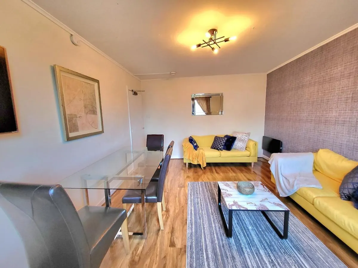 Apartment 3 Bedroom Aprtmt At Sensational Stay Serviced Accommodation Aberdeen- Froghall Avenue