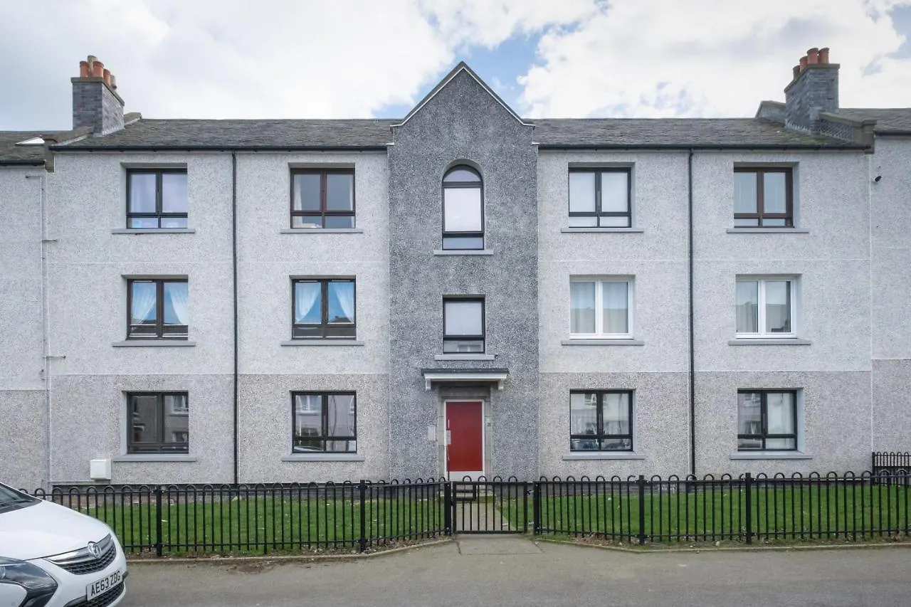 Apartment 3 Bedroom Aprtmt At Sensational Stay Serviced Accommodation Aberdeen- Froghall Avenue