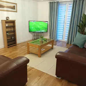 Apartment Spacious Elegant 2-br In Centre, Aberdeen