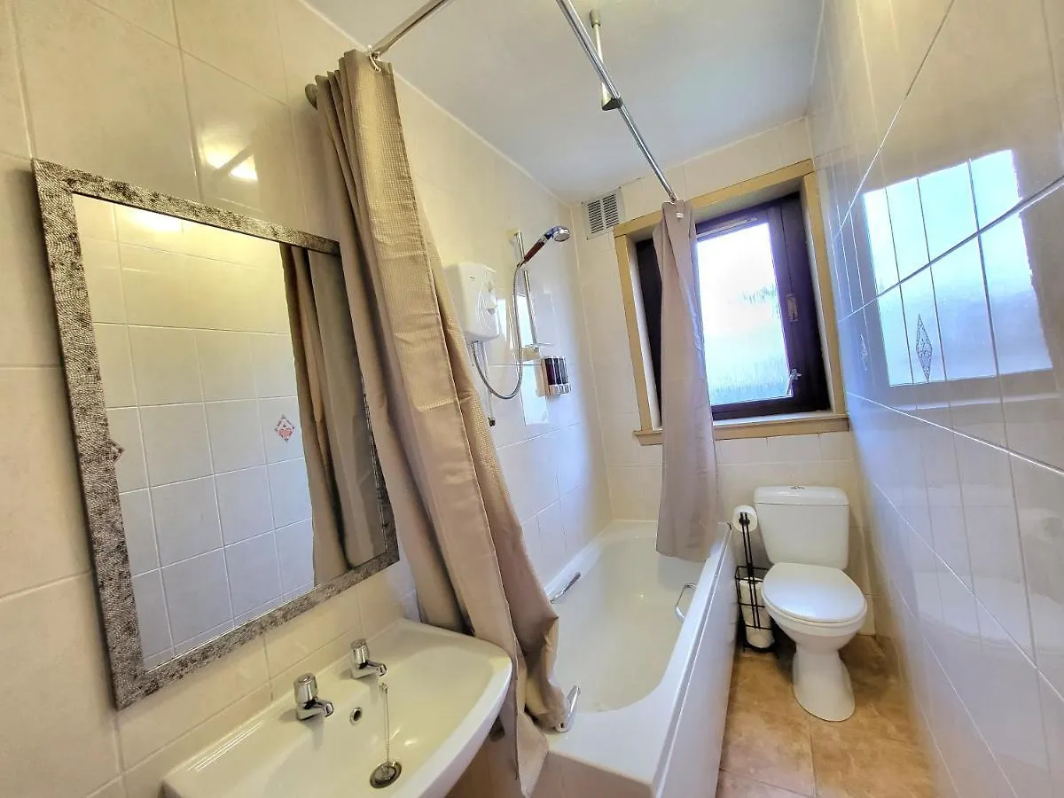 3 Bedroom Aprtmt At Sensational Stay Serviced Accommodation Aberdeen- Froghall Avenue דירה